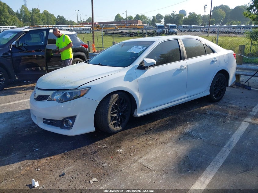2014 TOYOTA CAMRY auction photo 2