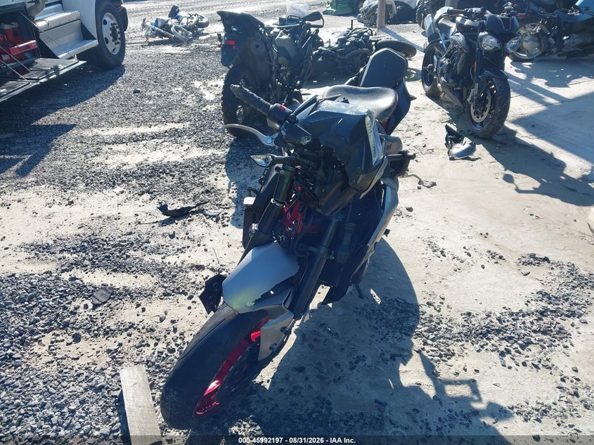KAWASAKI ZR900 2023