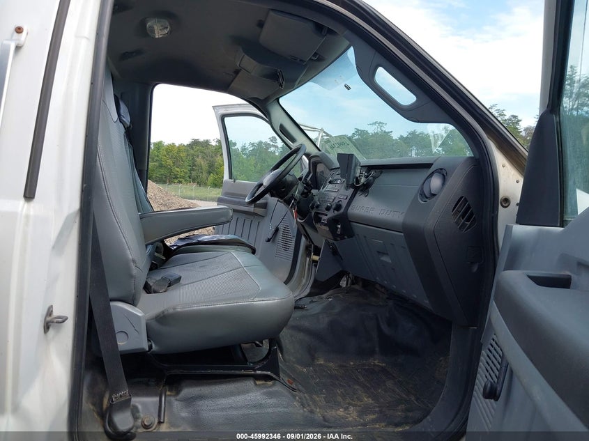 2013 FORD F-750 auction photo 6