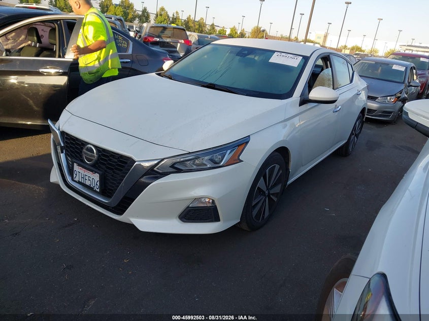 2022 Nissan Altima, Front & Rear, IAAI, VIN 1N4BL4DV4NN355086 — photo 2