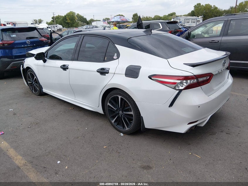 2018 TOYOTA CAMRY auction photo 3