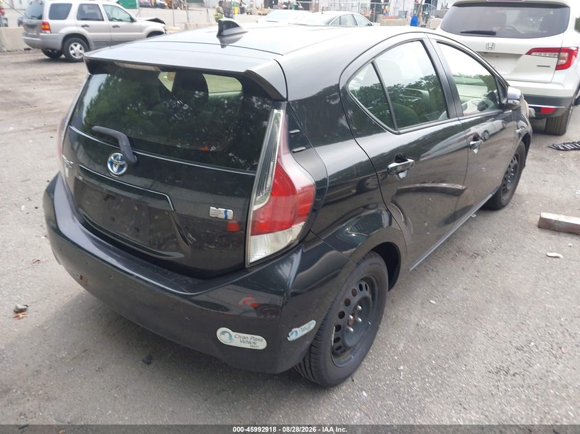 2015 TOYOTA PRIUS C auction photo 4