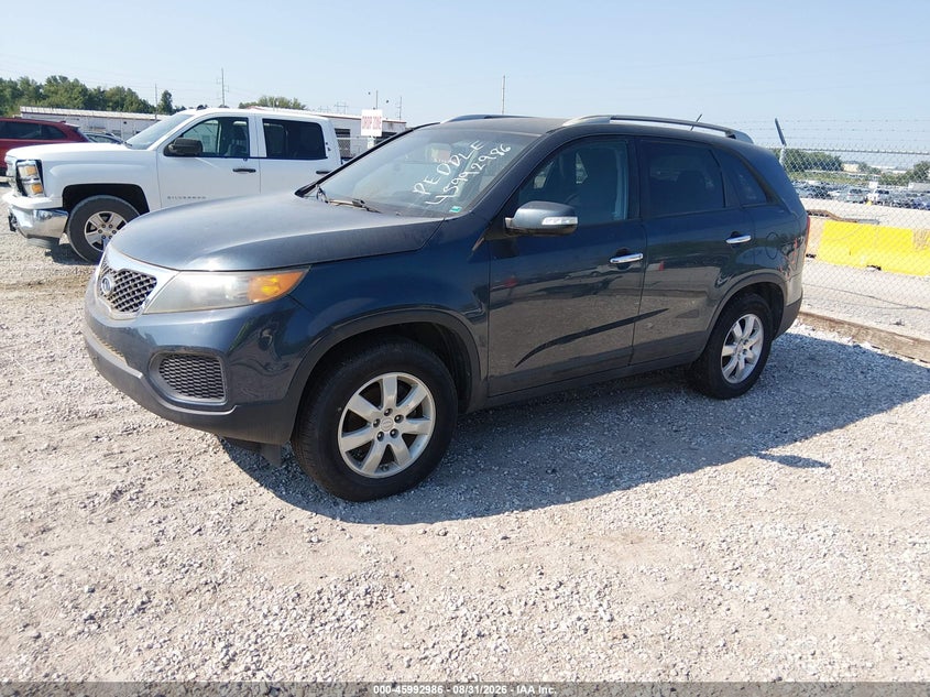 2011 Kia Sorento, Normal Wear & Tear, IAAI, VIN 5XYKT4A26BG160601 — photo 2