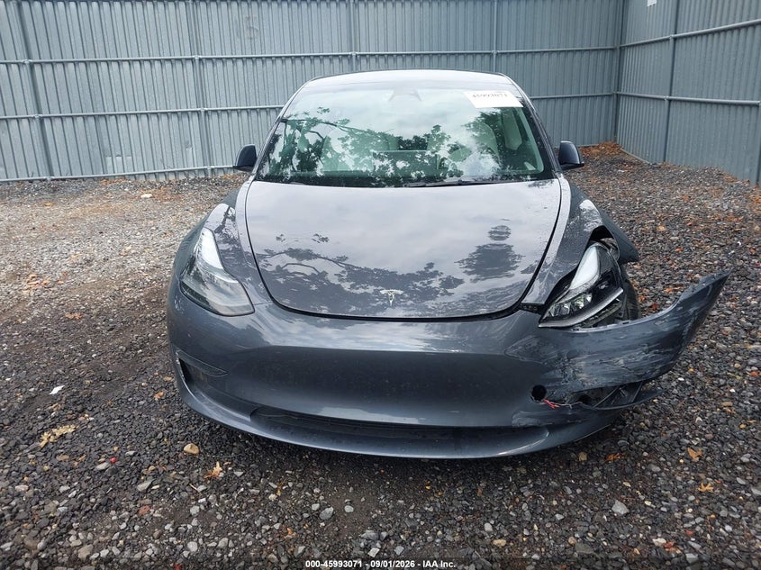 TESLA MODEL 3 - zdjęcie 12