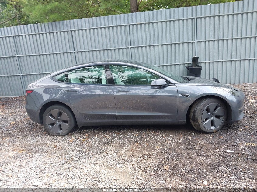 TESLA MODEL 3 - zdjęcie 13