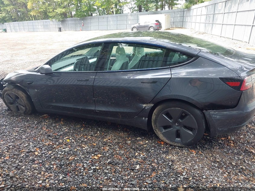 TESLA MODEL 3 - zdjęcie 14