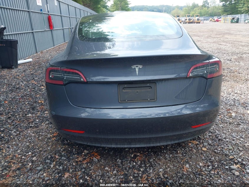 TESLA MODEL 3 - zdjęcie 16