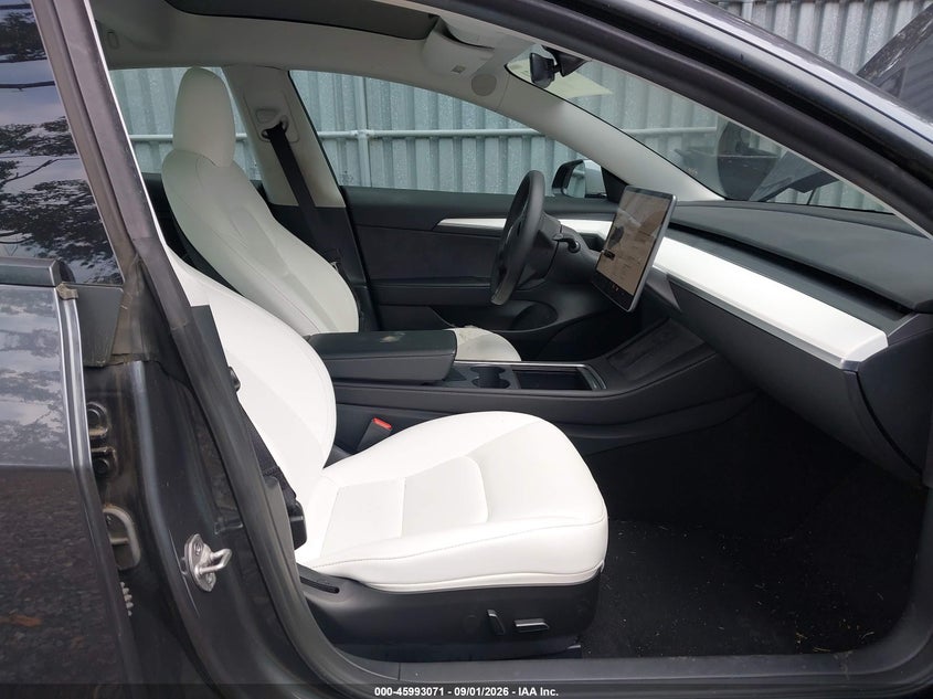 TESLA MODEL 3 - zdjęcie 5