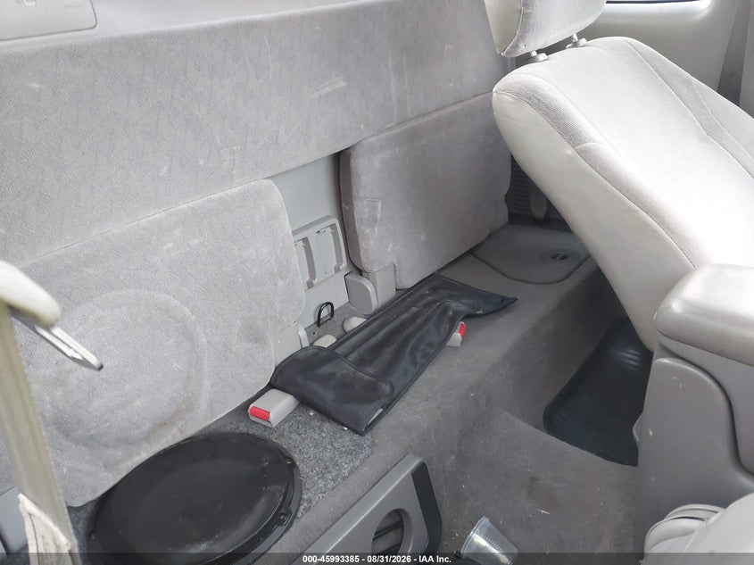 2004 TOYOTA TACOMA auction photo 8