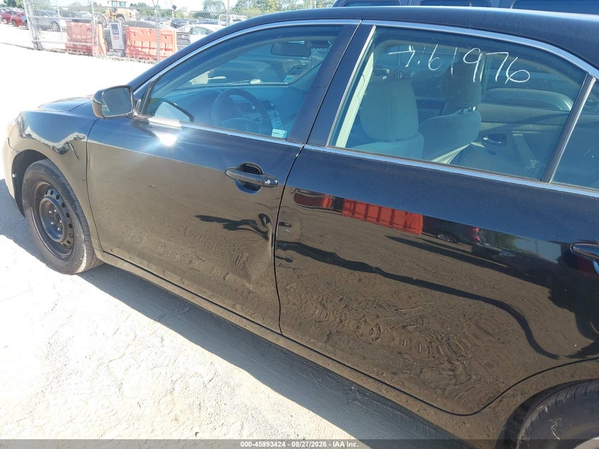 2011 TOYOTA CAMRY auction photo 6