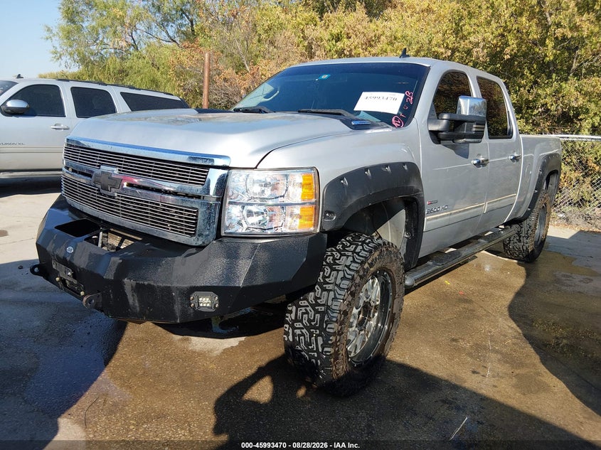 2011 CHEVROLET SILVERADO 2500HD auction photo 2
