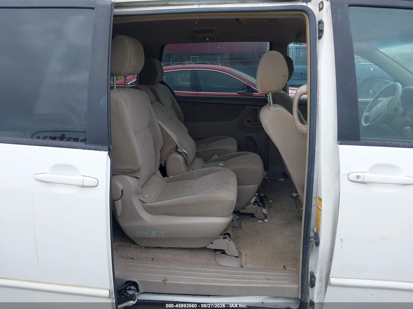 2005 TOYOTA SIENNA auction photo 8