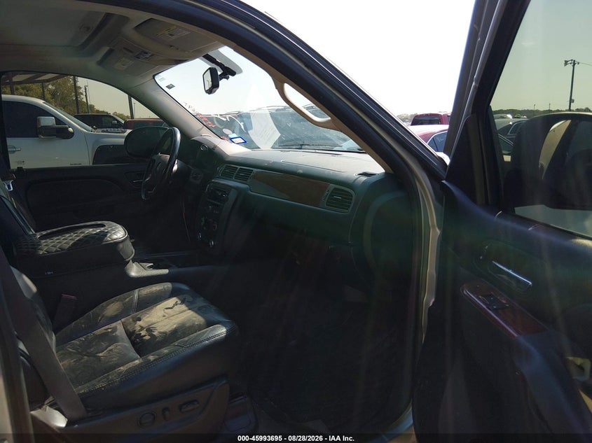 2012 GMC YUKON XL 1500 auction photo 5