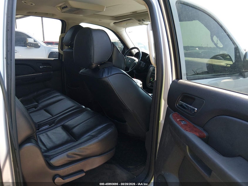 2012 GMC YUKON XL 1500 auction photo 8