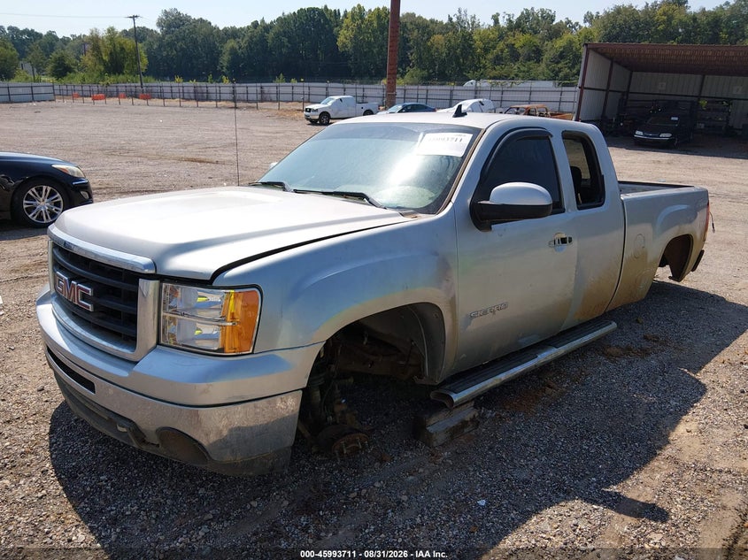 2011 GMC Sierra, Normal Wear & Tear, IAAI, VIN 1GTR1UEAXBZ401616 — photo 2