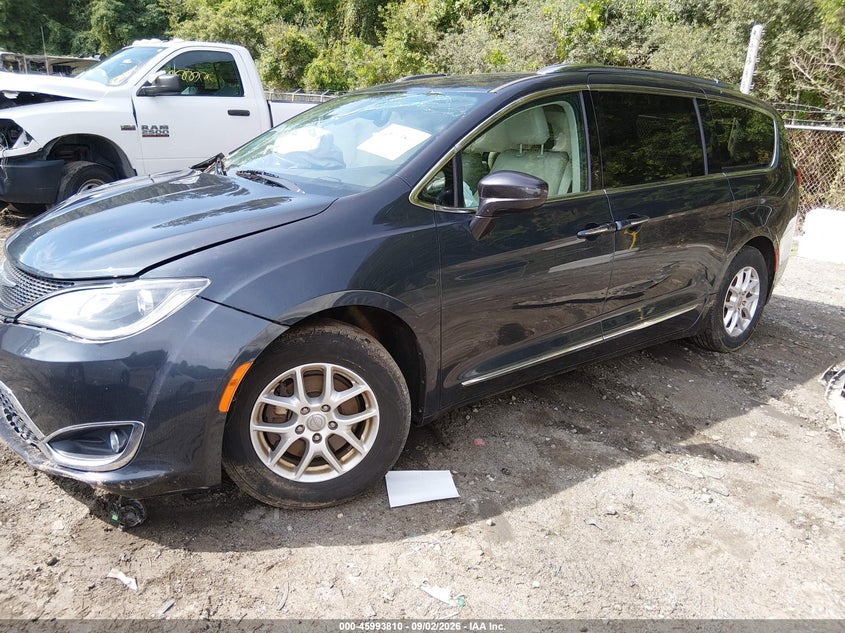 Vin: 2c4rc1bg7lr112853, lot: 46493155, chrysler pacifica touring l 20202