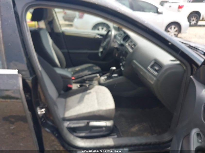 2017 VOLKSWAGEN JETTA auction photo 5