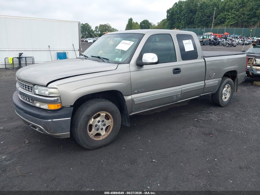2000 Chevrolet Silverado, Normal Wear & Tear, IAAI, VIN 2GCEK19T6Y1111820 — photo 2