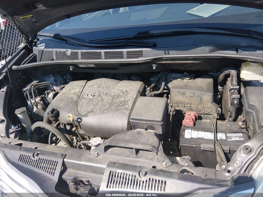 TOYOTA SIENNA - zdjęcie 9
