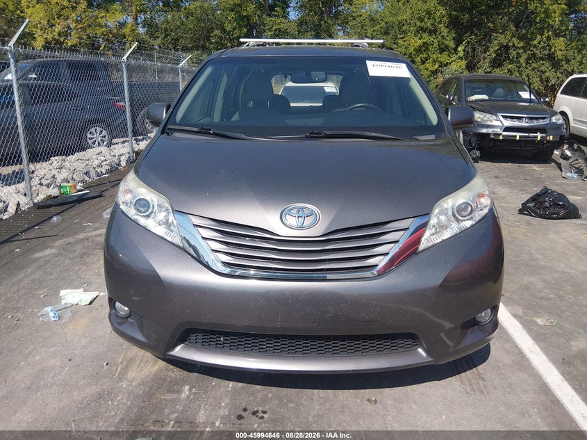 TOYOTA SIENNA - zdjęcie 11