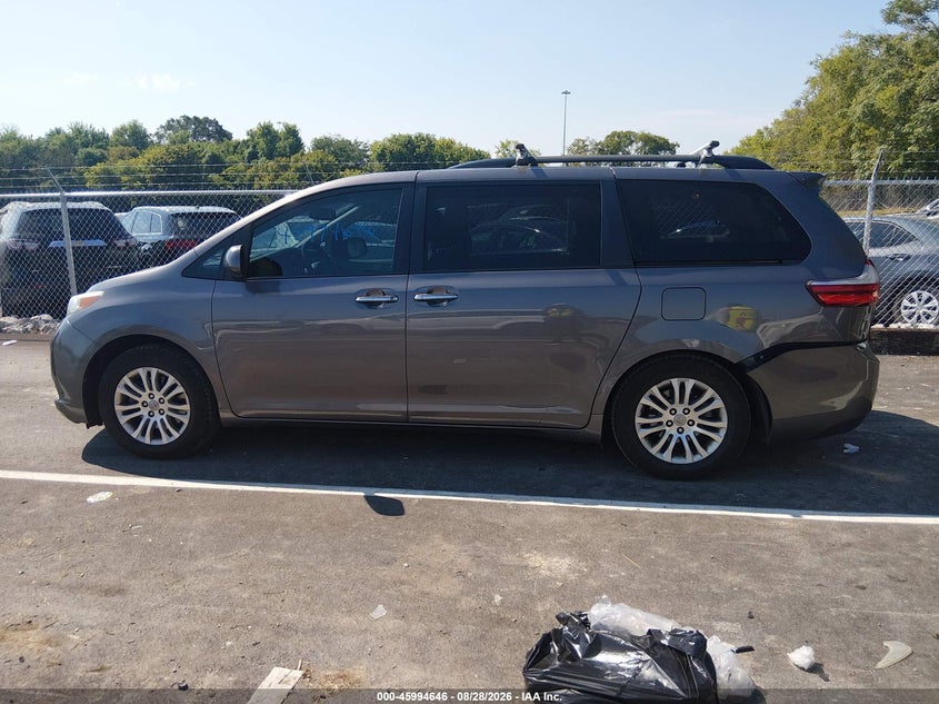 TOYOTA SIENNA - zdjęcie 13