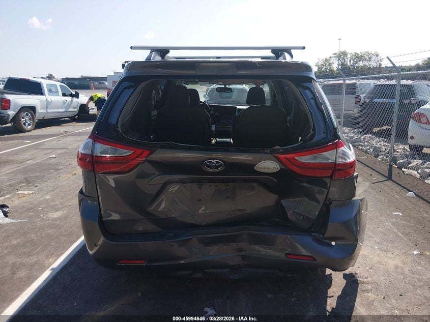 TOYOTA SIENNA - zdjęcie 15