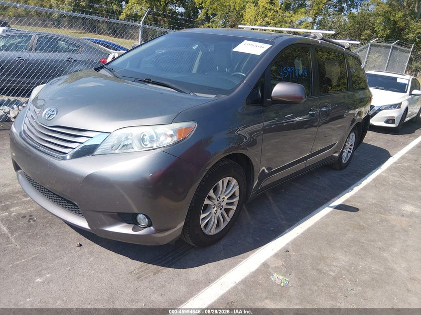 TOYOTA SIENNA - zdjęcie 2