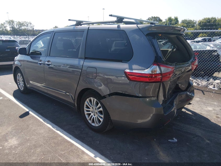 TOYOTA SIENNA - zdjęcie 3