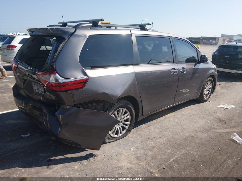 TOYOTA SIENNA - zdjęcie 4
