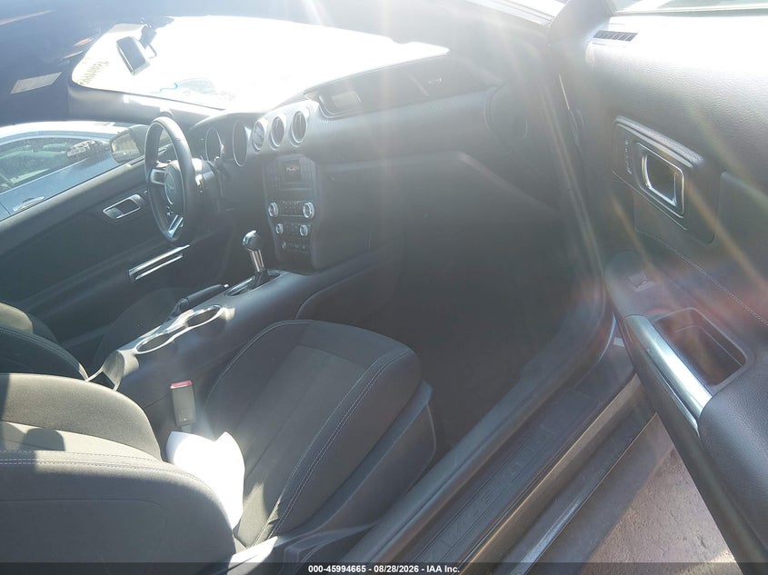 2019 FORD MUSTANG auction photo 5