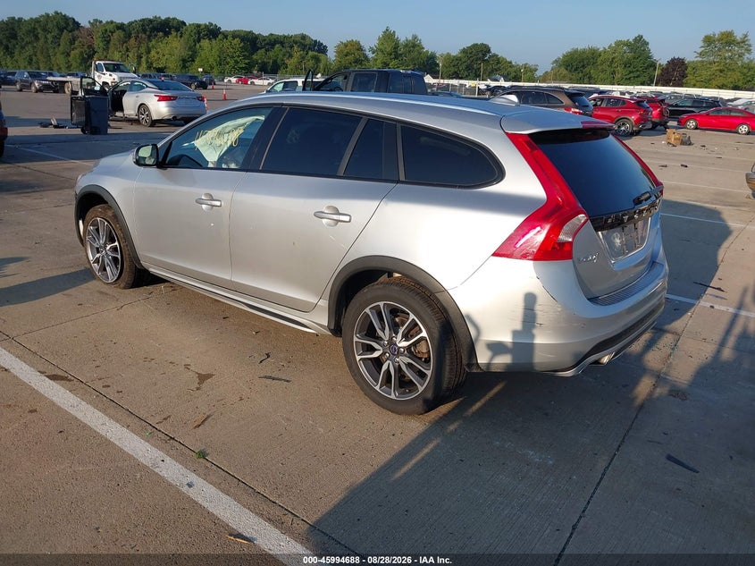 2015 VOLVO V60 CROSS COUNTRY T5 · Фото 3