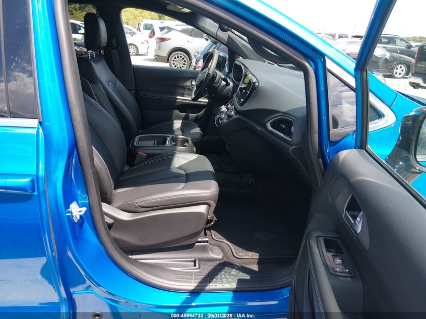 2027 CHRYSLER PACIFICA auction photo 5