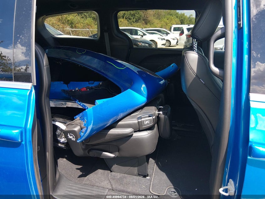 2027 CHRYSLER PACIFICA auction photo 8