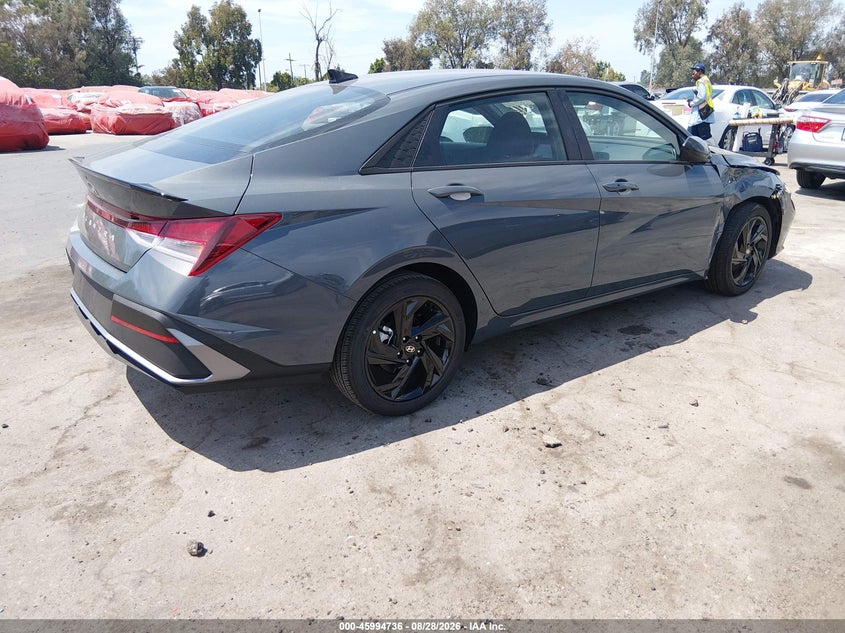 2026 HYUNDAI ELANTRA auction photo 4