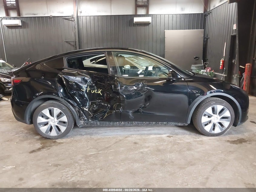 TESLA MODEL Y - zdjęcie 13