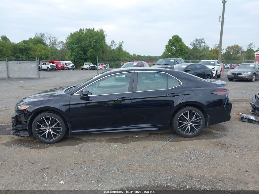 TOYOTA CAMRY - zdjęcie 15