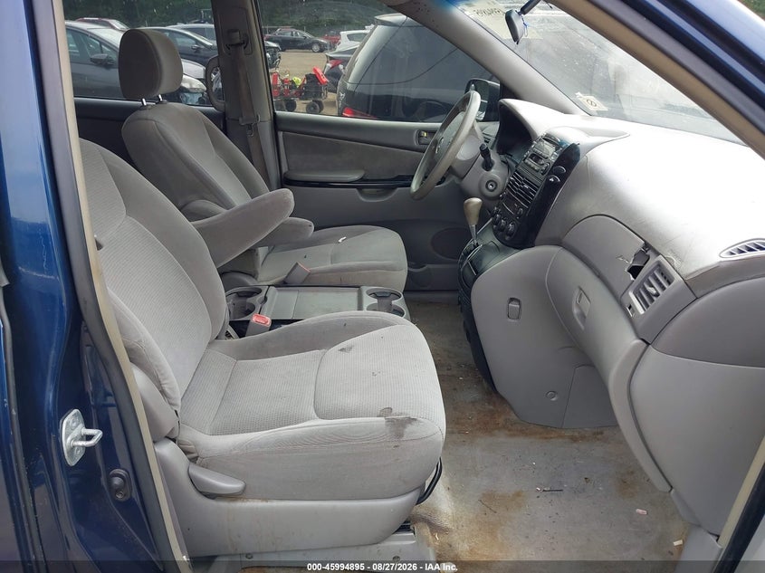 2005 TOYOTA SIENNA auction photo 5
