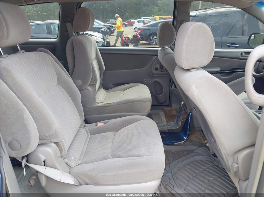 2005 TOYOTA SIENNA auction photo 8