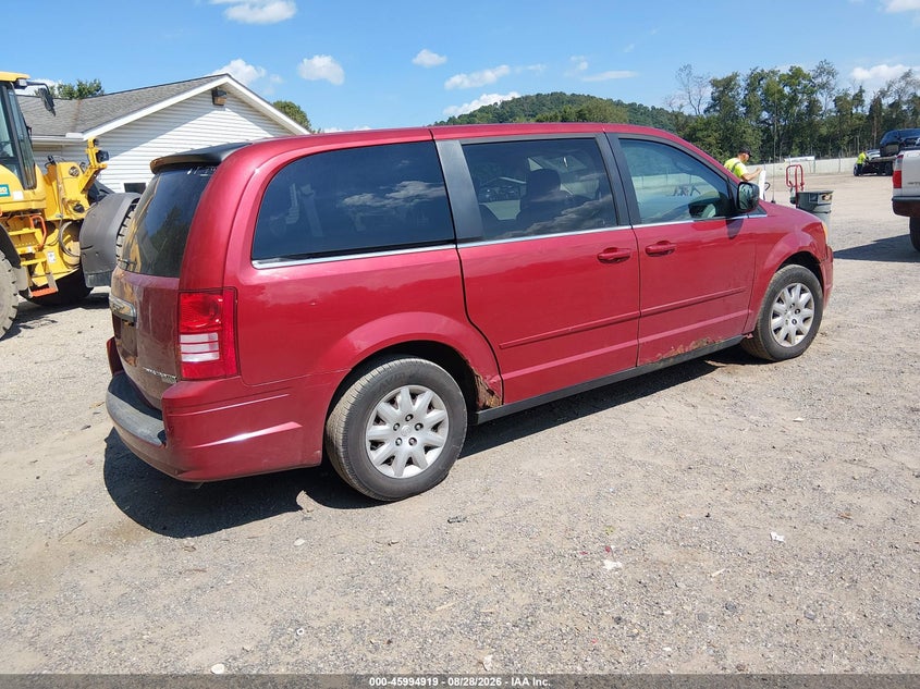 2010 CHRYSLER TOWN & COUNTRY auction photo 4