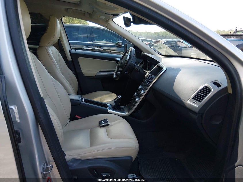 2016 VOLVO XC60 auction photo 5