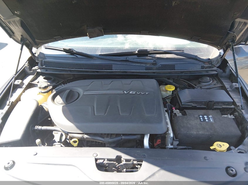 2015 CHRYSLER 200 C · Фото 10