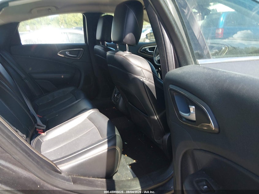 2015 CHRYSLER 200 C · Фото 8