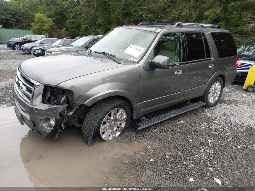 2013 Ford Expedition, Front End, IAAI, VIN 1FMJU2A52DEF13575 — photo 2