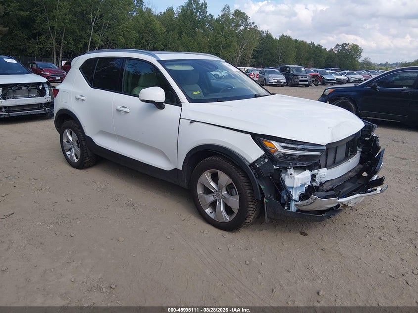 2020 VOLVO XC40 T5 MOMENTUM