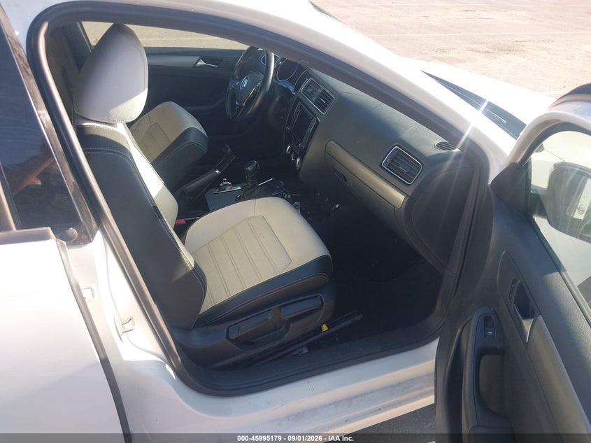 2016 VOLKSWAGEN JETTA auction photo 5