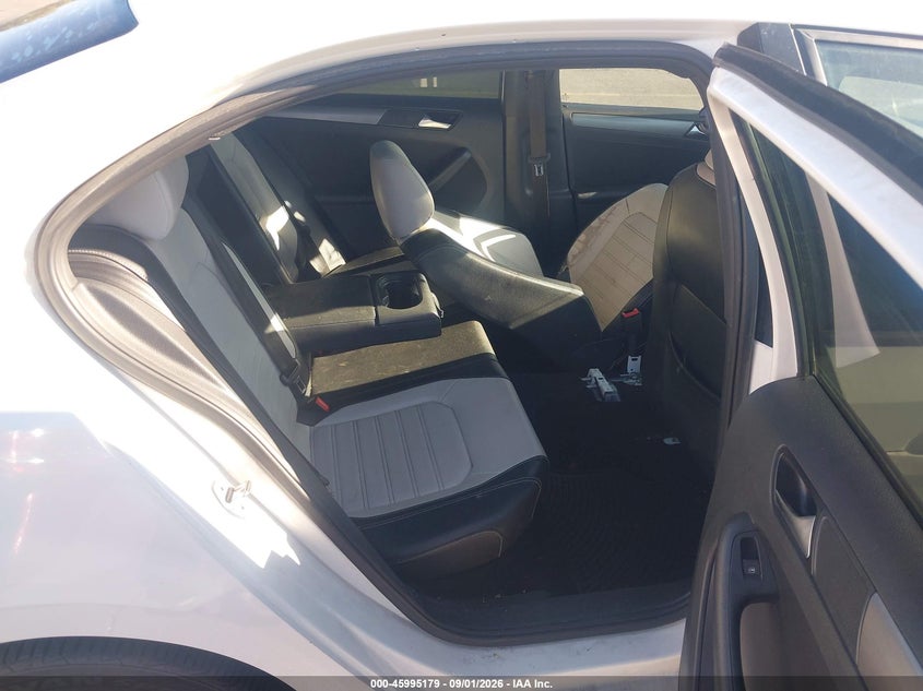 2016 VOLKSWAGEN JETTA auction photo 8