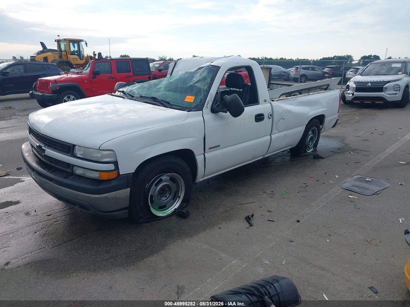2001 Chevrolet Silverado, Right Side, IAAI, VIN 1GCEC14V91Z316874 — photo 2