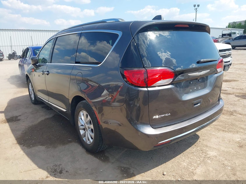 Chrysler Pacifica - фото 3