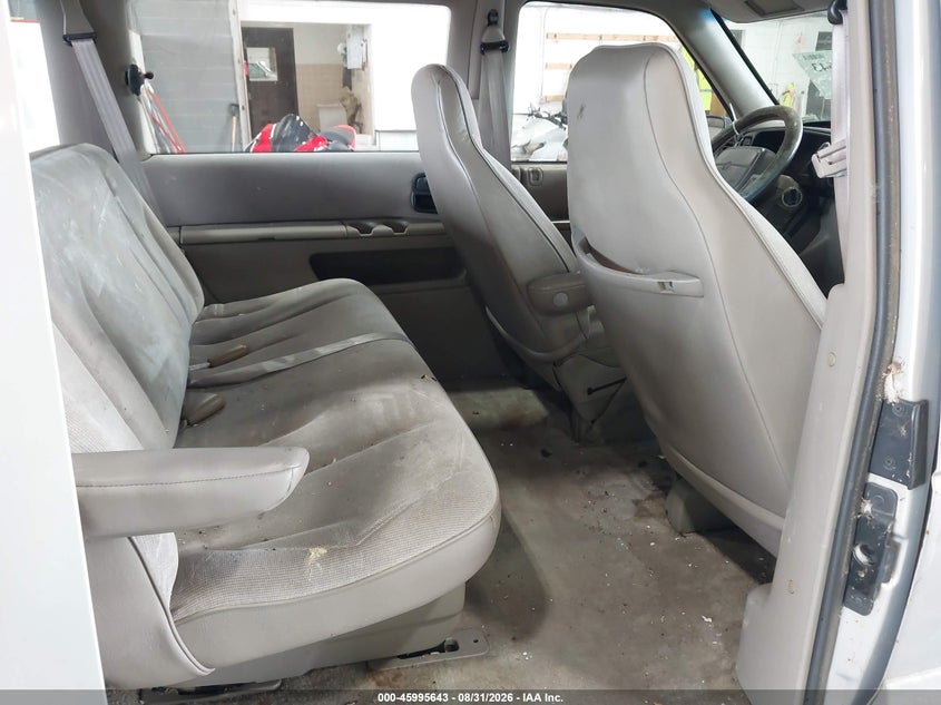 1995 PLYMOUTH VOYAGER auction photo 8