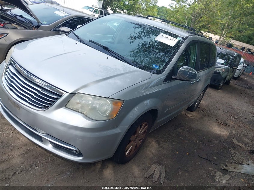 2011 CHRYSLER TOWN & COUNTRY auction photo 2